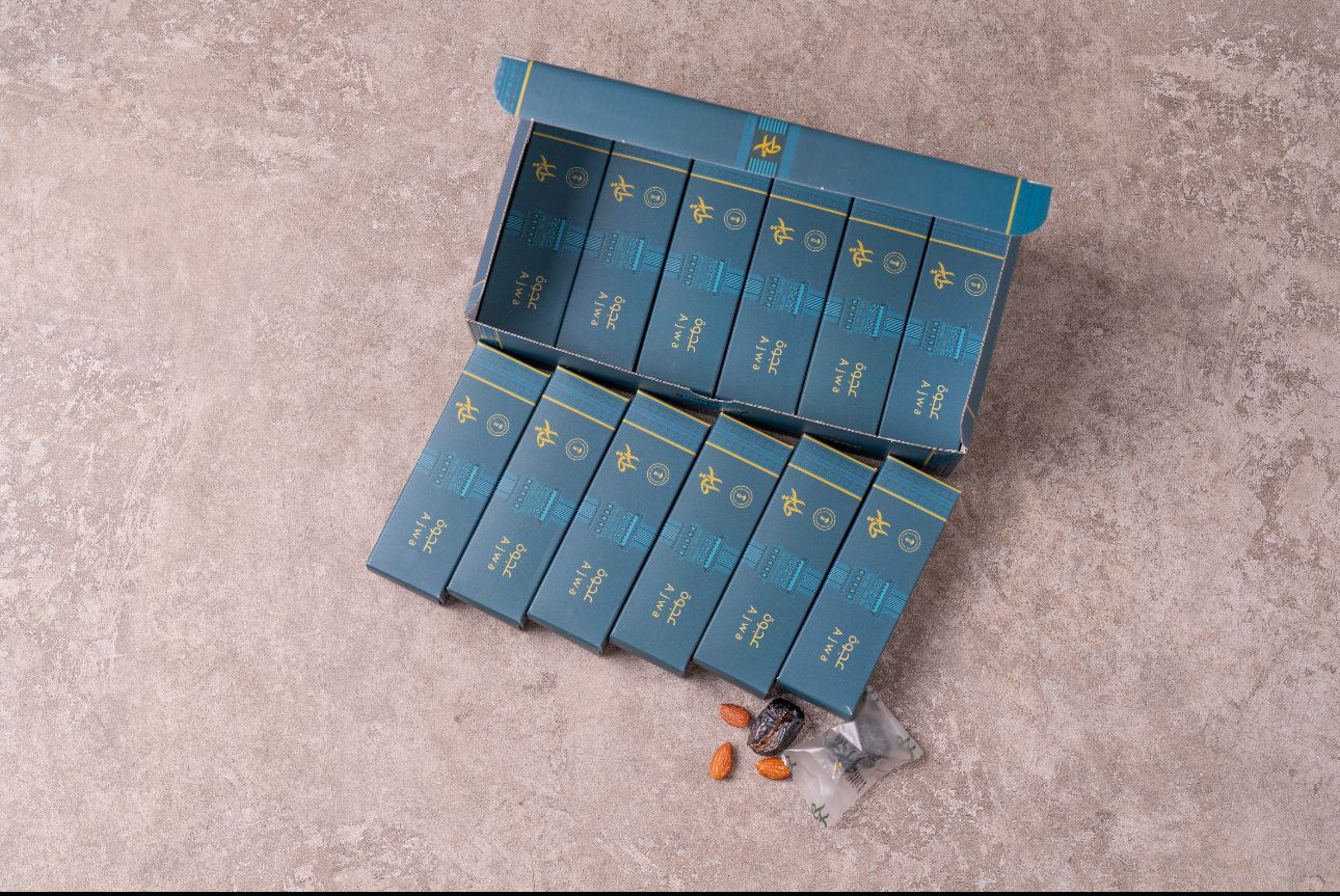 تمر ولوز عجوة