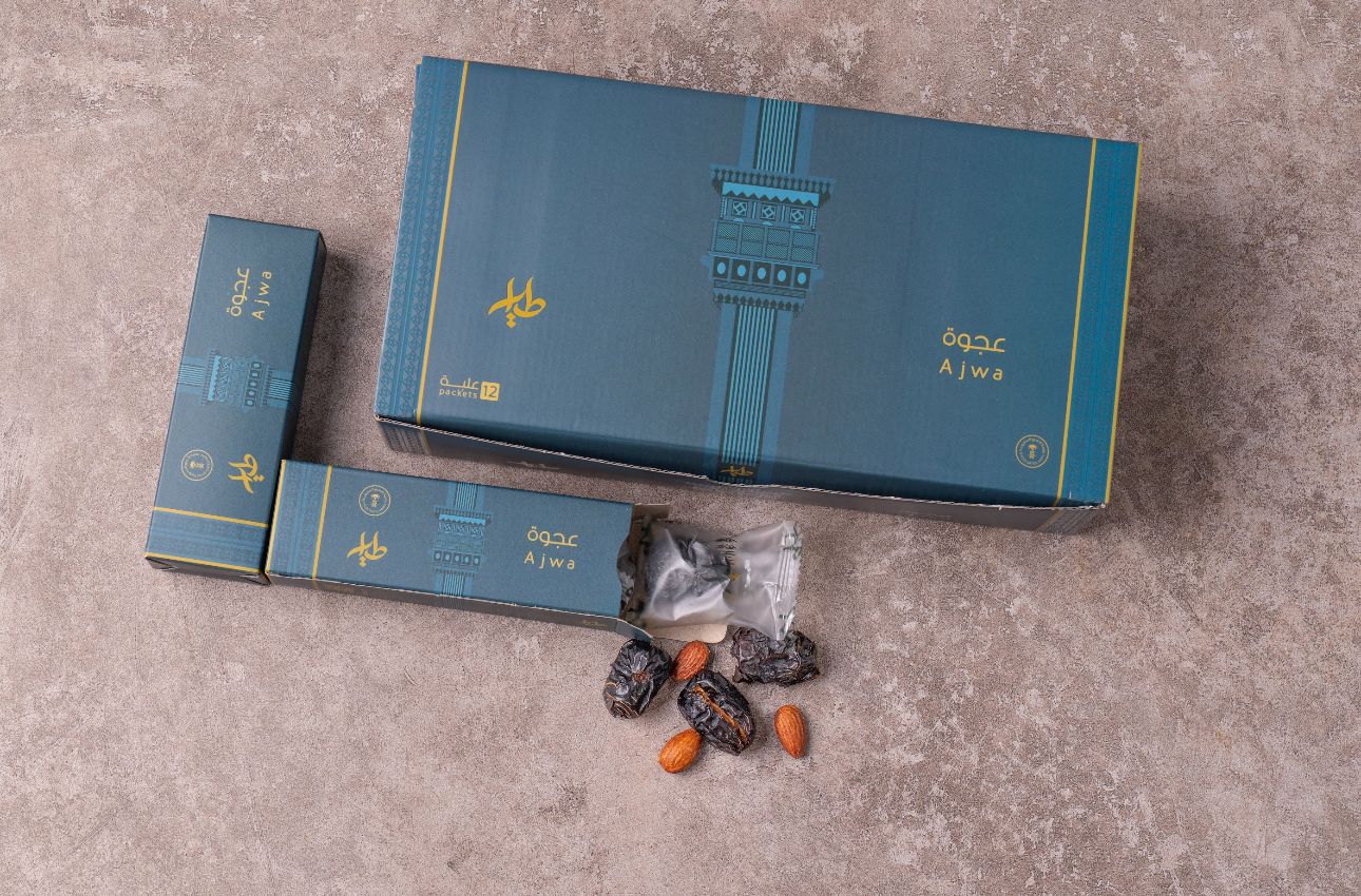 تمر ولوز عجوة